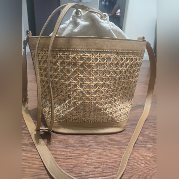 Tommy Bahama Handbags - Tommy Bahama Bucket Rattan Purse Drawstring Insert Crossbody Shoulder Bag